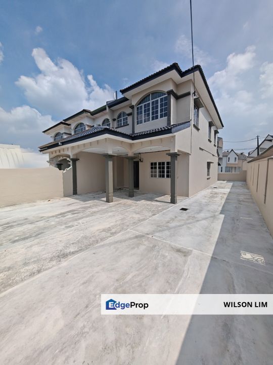 End Lot Double Storey Newly Renovated Ample Parking at Puteri Klang, Selangor, Klang