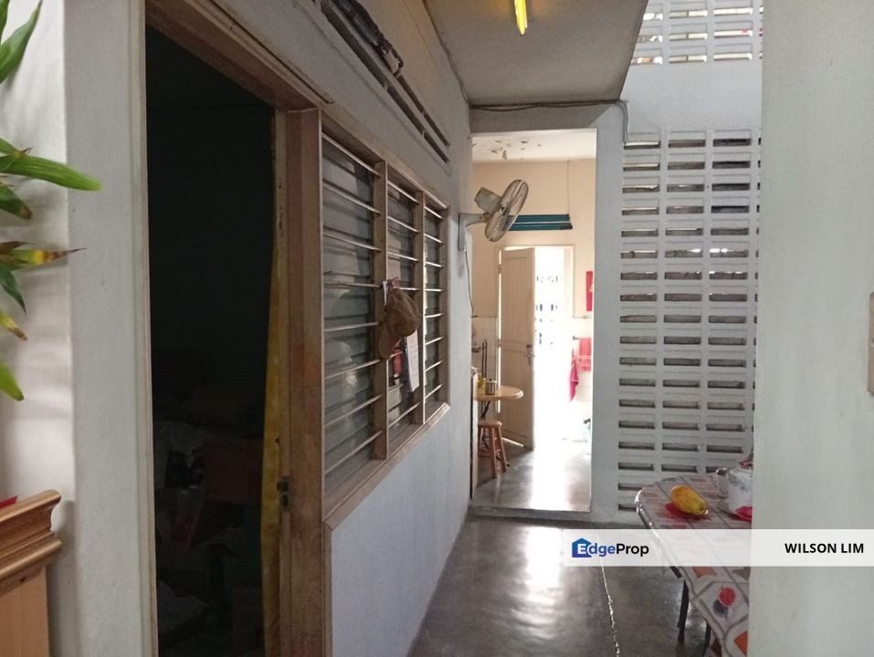 Facing shop easy to buy things and may convert to commercial usage., Selangor, Petaling Jaya