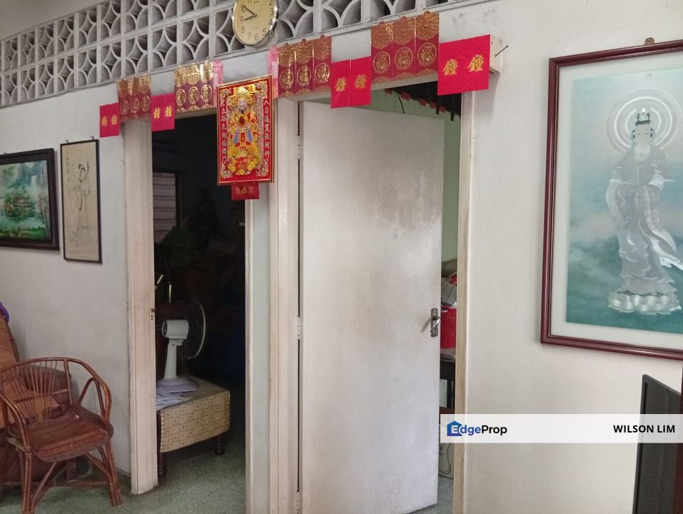 Facing shop easy to buy things and may convert to commercial usage., Selangor, Petaling Jaya