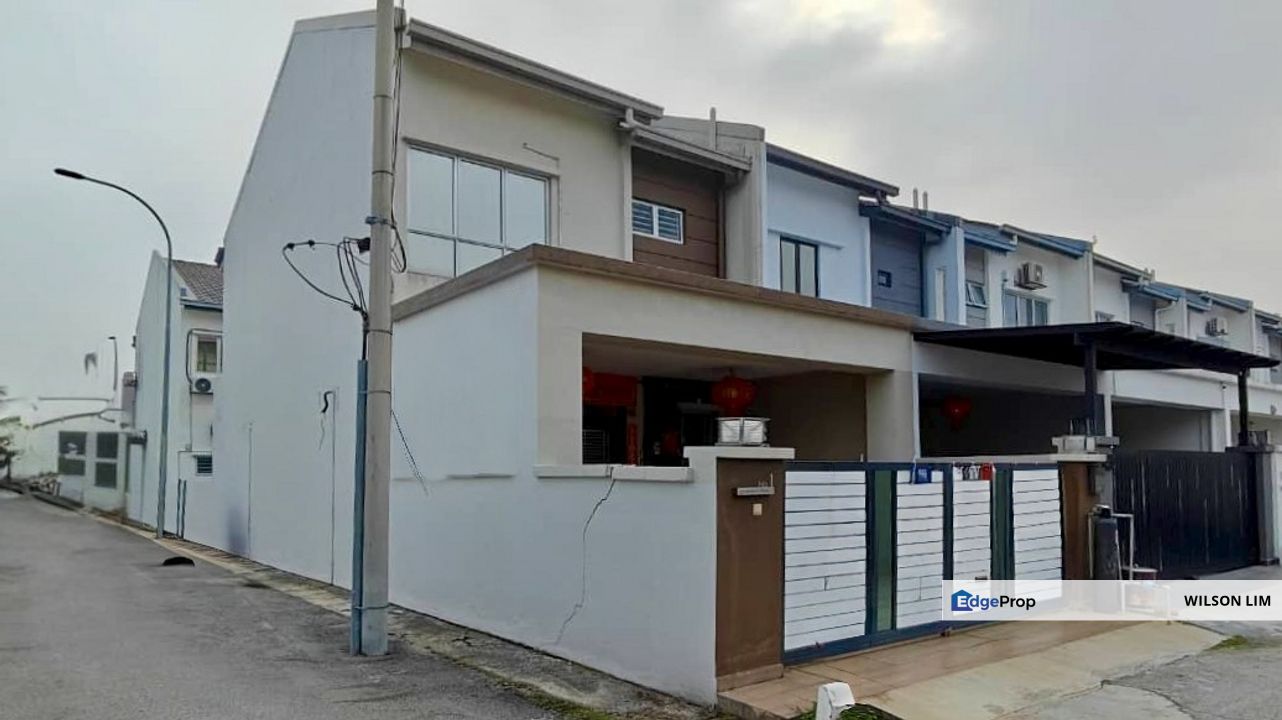 Taman Saga Klang 2 Story House for sales End lot Guarded gated, Selangor, Klang