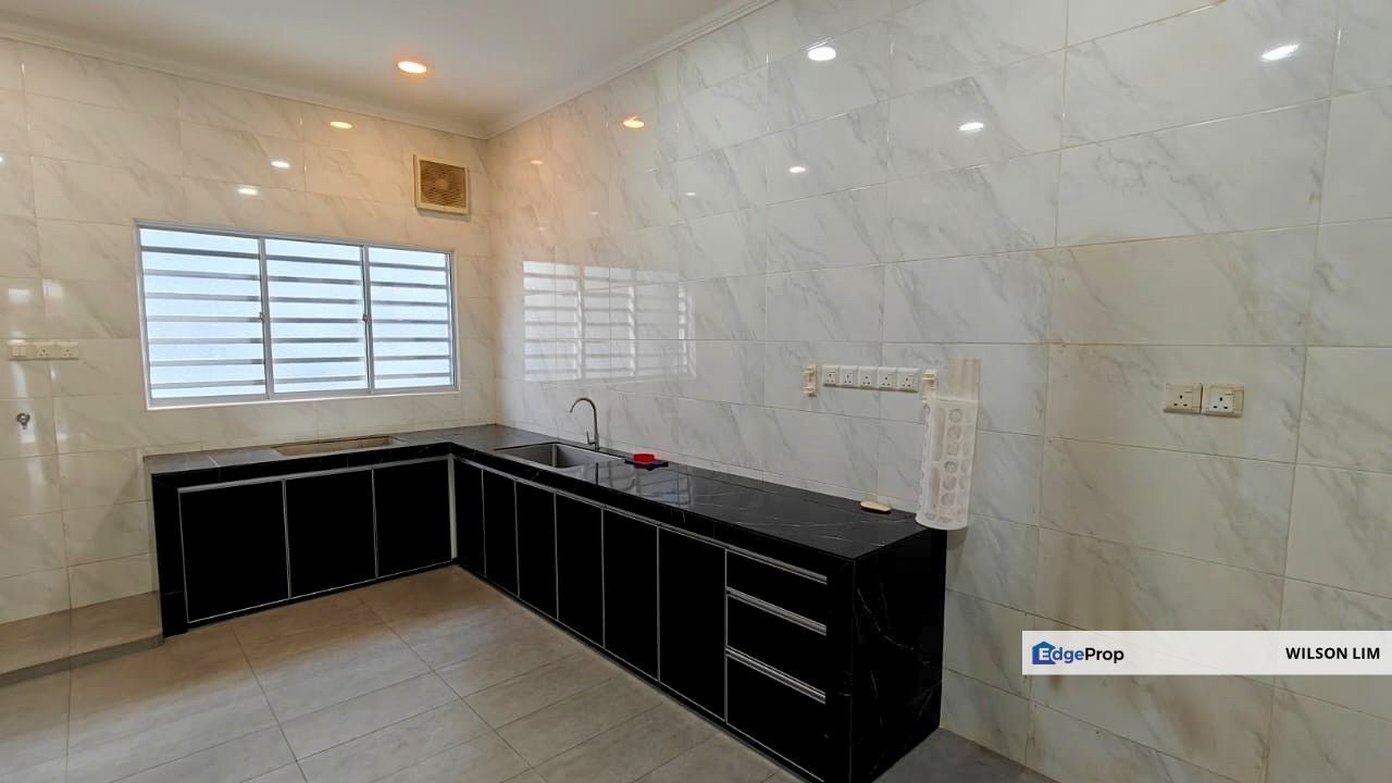 Taman Saga Klang 2 Story House for sales End lot Guarded gated, Selangor, Klang