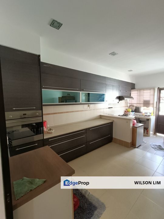 Ample Parking & Newly Refurbish End Lot Double Story at Bandar Puteri, Selangor, Klang