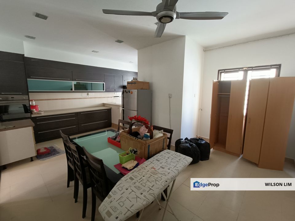 Ample Parking & Newly Refurbish End Lot Double Story at Bandar Puteri, Selangor, Klang