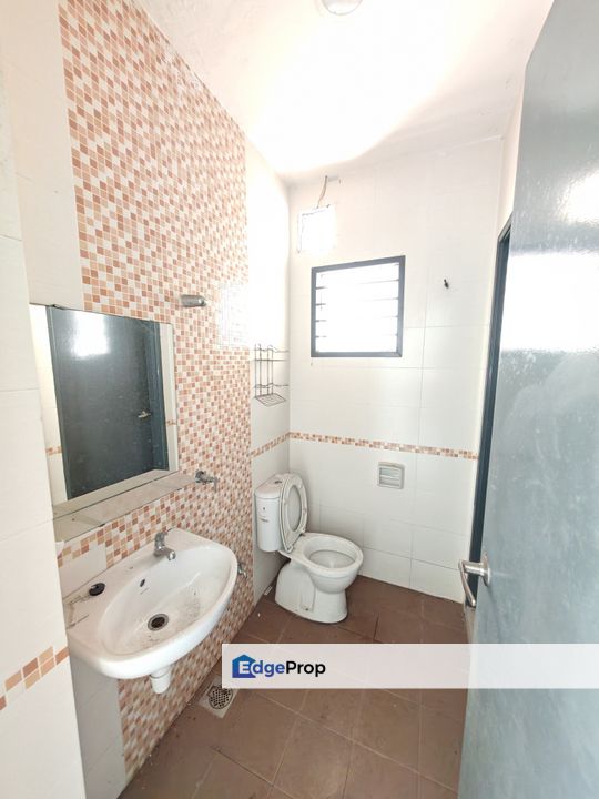 22x75ft House Confirm flood free at Jalan Sanggul area and walking distance to shop, Selangor, Klang