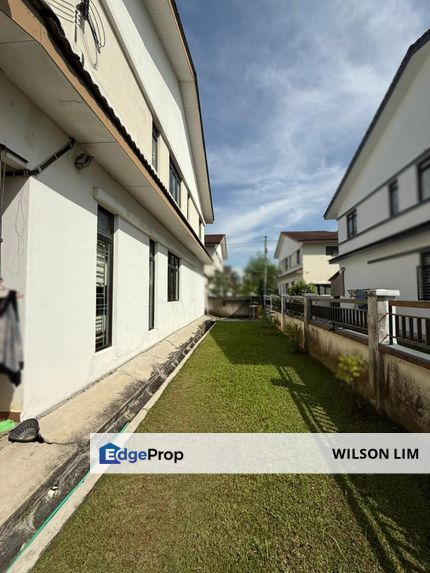 End lot unit with ample parking, face no house and covered parking, Selangor, Klang