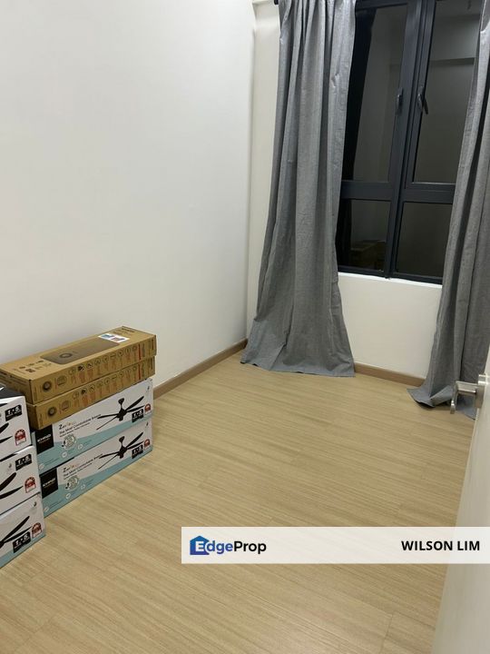 Bigger and High Floor Fully Furnished unit at Gravit8 Klang, Selangor, Klang