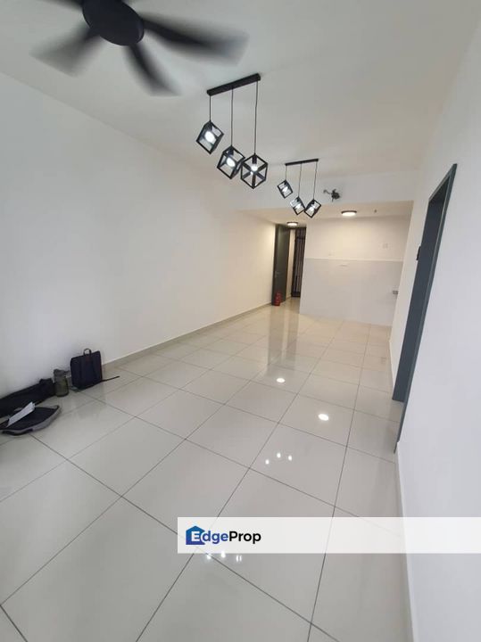 Walking Distance to LRT Basic unit 1 room 1 bath 1 Store, Selangor, Bandar Botanic/Bandar Bukit Tinggi