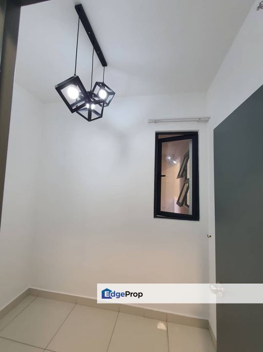 Walking Distance to LRT Basic unit 1 room 1 bath 1 Store, Selangor, Bandar Botanic/Bandar Bukit Tinggi