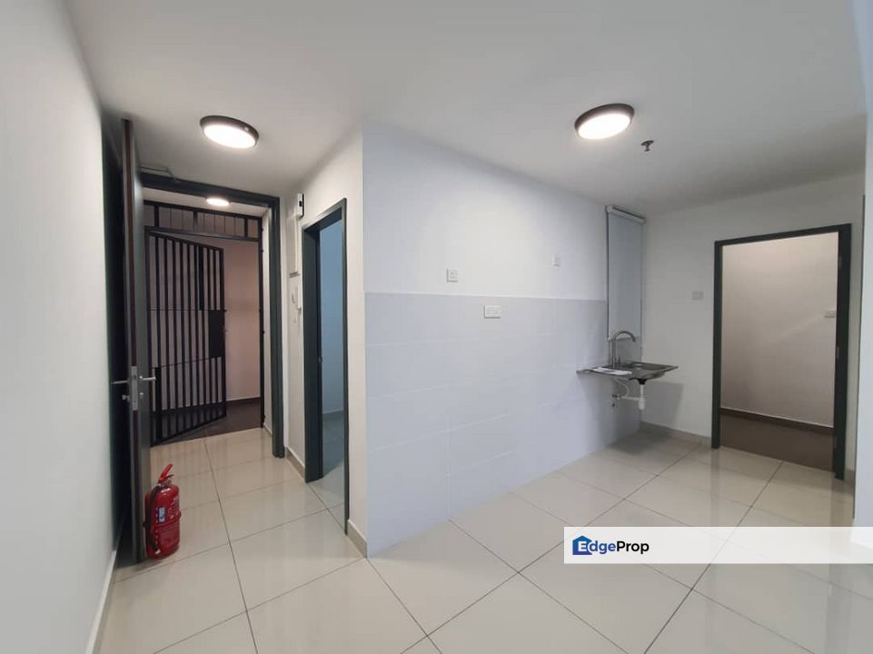 Walking Distance to LRT Basic unit 1 room 1 bath 1 Store, Selangor, Bandar Botanic/Bandar Bukit Tinggi