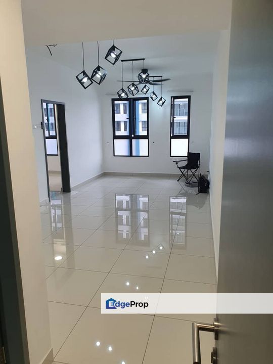 Walking Distance to LRT Basic unit 1 room 1 bath 1 Store, Selangor, Bandar Botanic/Bandar Bukit Tinggi