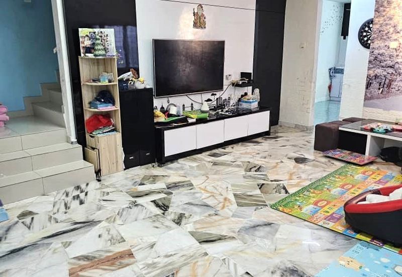 2 Sty Terrace, 20x70, End Lot, Back Facing Greenery, 8.5/10 Condition