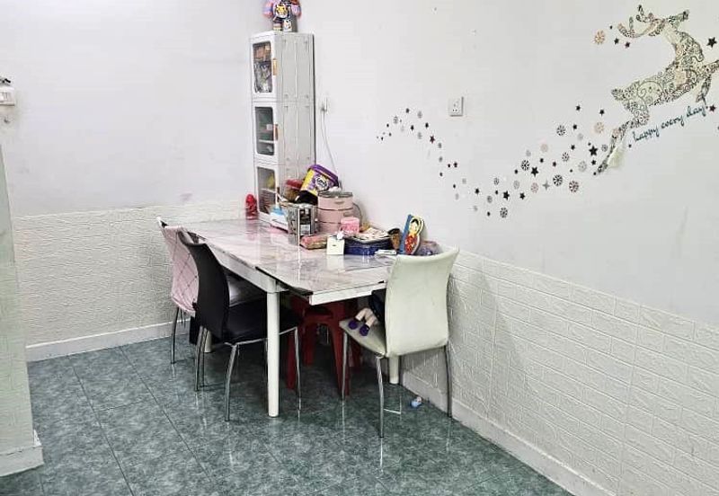 2 Sty Terrace, 20x70, End Lot, Back Facing Greenery, 8.5/10 Condition