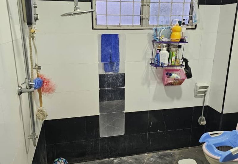 2 Sty Terrace, 20x70, End Lot, Back Facing Greenery, 8.5/10 Condition