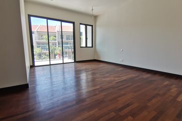 Tiara Hills, Taman Taynton View