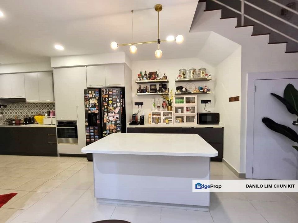 3 Sty Terrace, 22x70, Modern Contemporary, 9/10 Condition, Freehold, Gated Guarded, Selangor, Cheras South