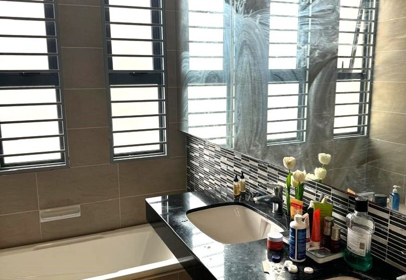 Tiara Hills, Taman Taynton View