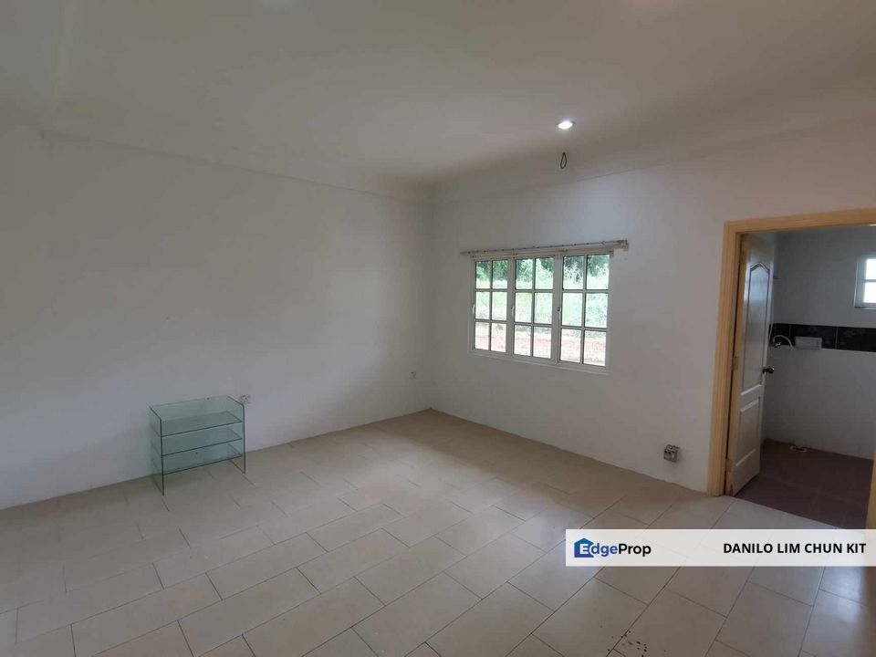 1 Sty Bungalow, 10052sf Big Land, 8.5/10 Condition, Freehold, Below Market Price, Negeri Sembilan, Nilai