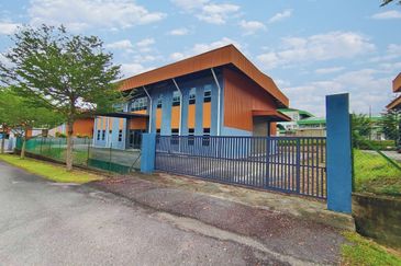 Taman Wawasan Baru 1.5 Storey Detached Factory Warehouse FREEHOLD 