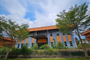 Taman Wawasan Baru 1.5 Storey Detached Factory Warehouse FREEHOLD 