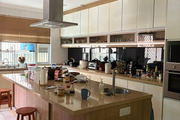 USJ heights 2.5 storey corner house freehold