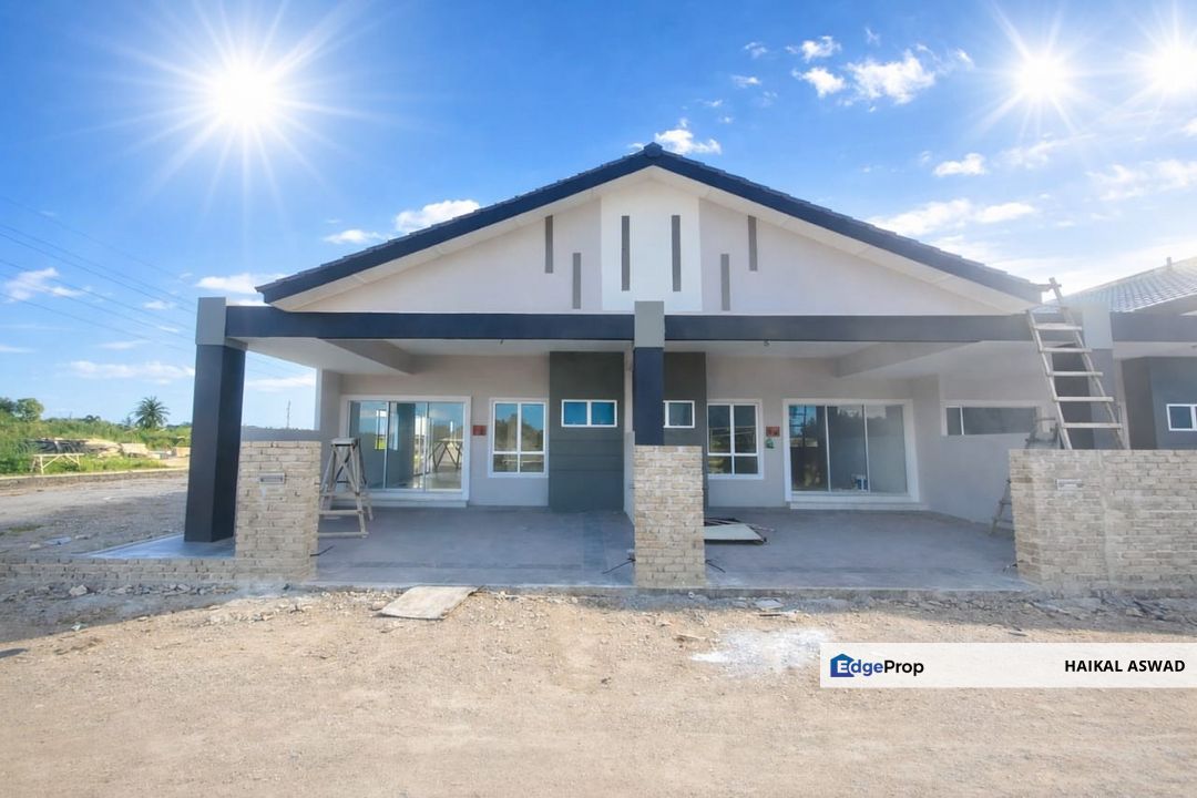 𝟏 𝐓𝐢𝐧𝐠𝐤𝐚𝐭 rumah teres yang luas DI ST18,IPOH, Perak, Ipoh