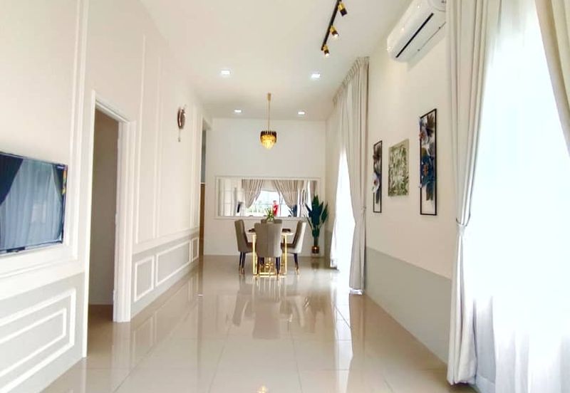 TAMAN MEWAH, BATU GAJAH