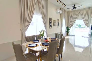 TAMAN MEWAH, BATU GAJAH