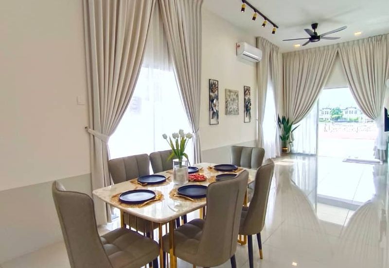 TAMAN MEWAH, BATU GAJAH