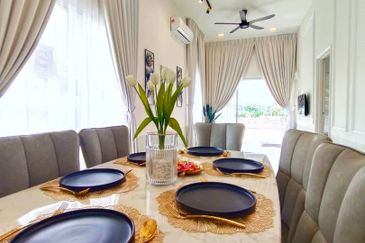 TAMAN MEWAH, BATU GAJAH