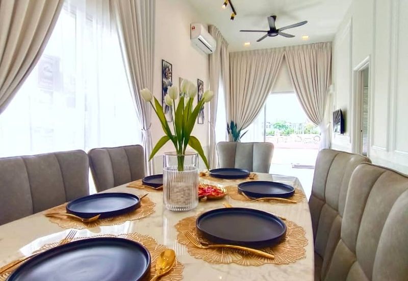 TAMAN MEWAH, BATU GAJAH