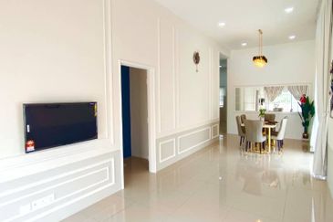 TAMAN MEWAH, BATU GAJAH