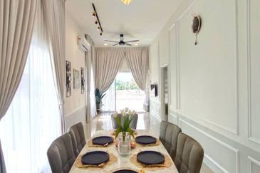 TAMAN MEWAH, BATU GAJAH