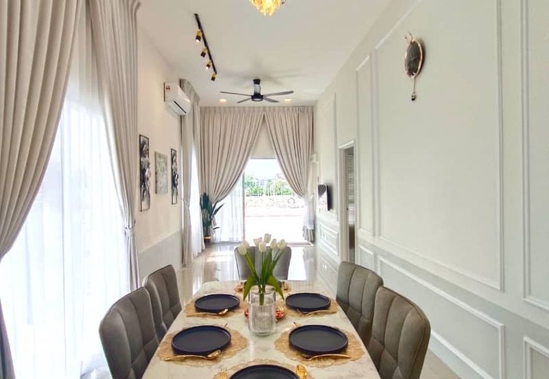 TAMAN MEWAH, BATU GAJAH