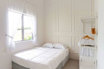 TAMAN MEWAH, BATU GAJAH