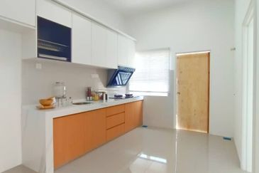 TAMAN MEWAH, BATU GAJAH