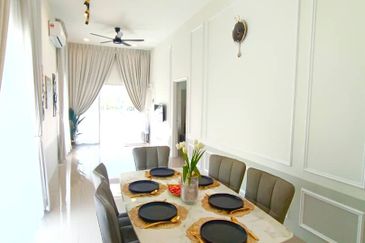 TAMAN MEWAH, BATU GAJAH