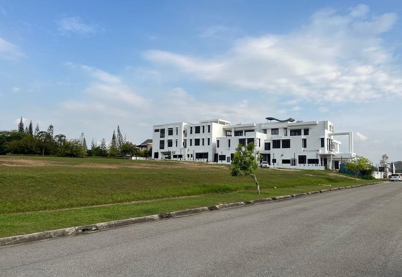 Perdana Lakeview West