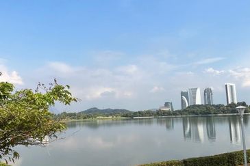 Perdana Lakeview West