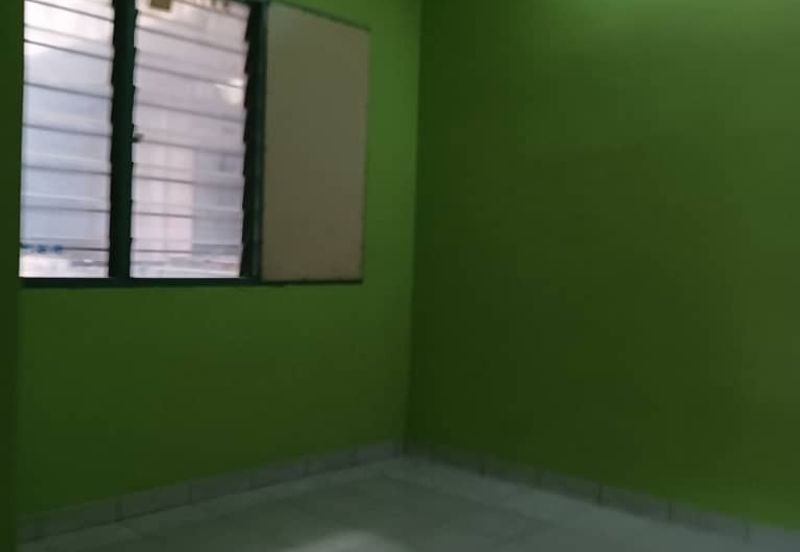 Taman Daya Flat, Block C For Sale.