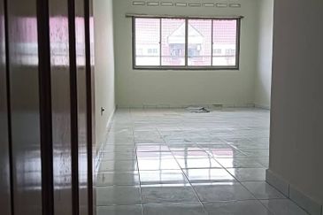 Taman Daya Flat, Block C For Sale.