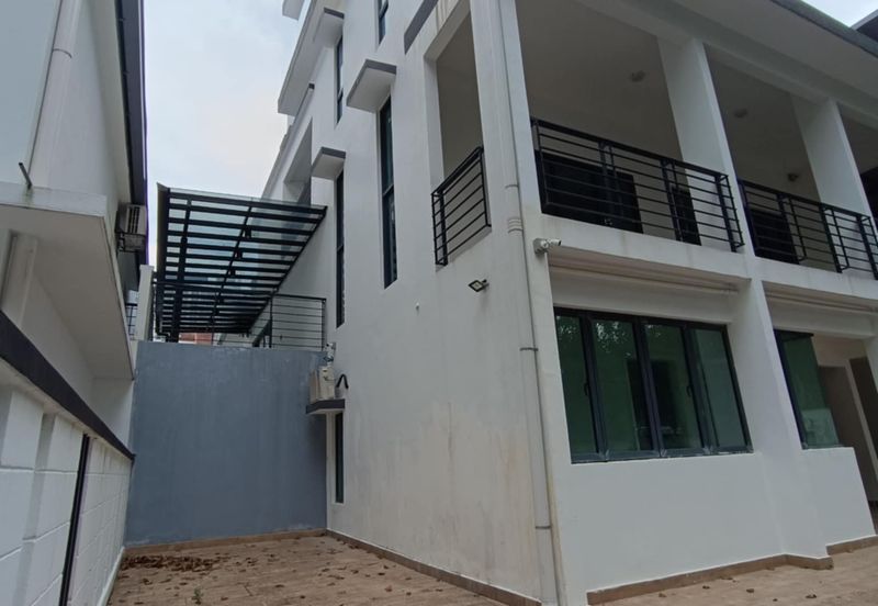 Villa 33, Bukit Manda'rina