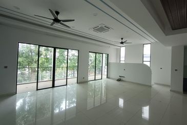 Villa 33, Bukit Manda'rina
