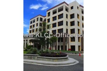 Dataran PHB, formerly Peremba Square, Saujana Resort