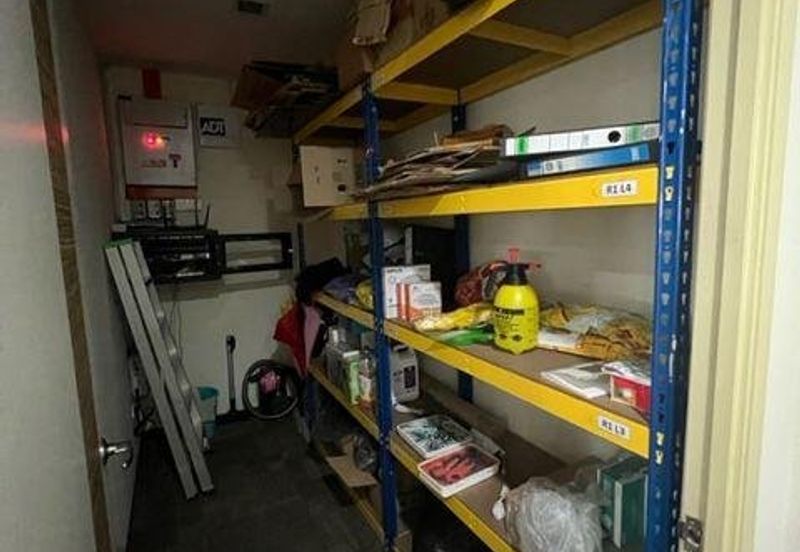 PJ8 Signature Office