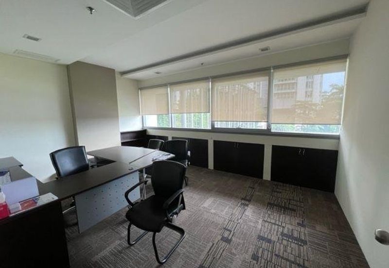 PJ8 Signature Office