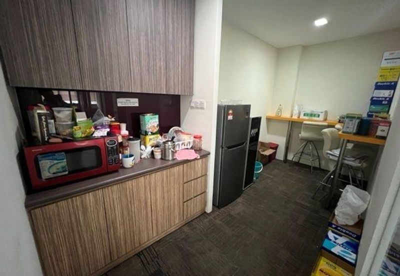 PJ8 Signature Office