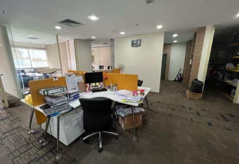 PJ8 Signature Office