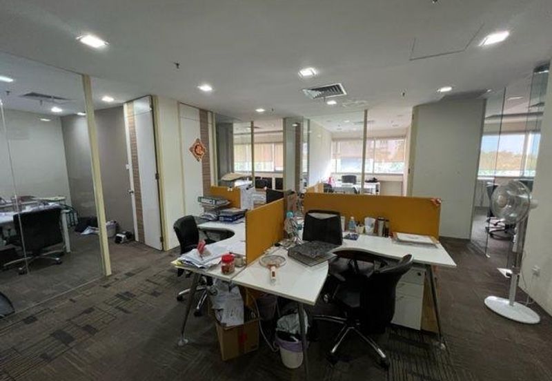 PJ8 Signature Office