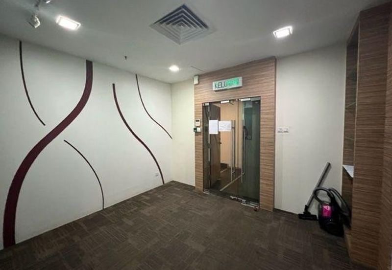 PJ8 Signature Office