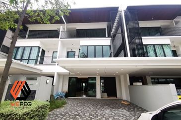 Duta Villa, Setia Alam